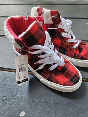 Red Black Buffalo Plaid High-Top Sneakers with White Laces Gigil